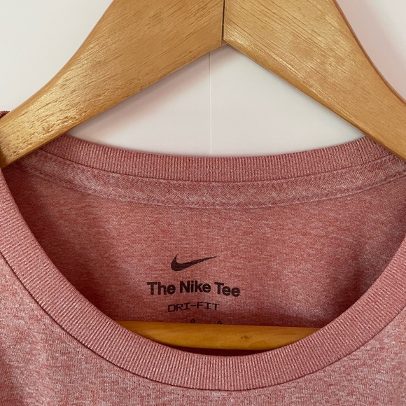 NWT Nike Women's Dri-FIT Legend T-Shirt - Picture 2 of 4